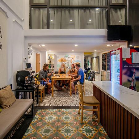 Downtown Hostel & Rooftop Bar ハノイ市 エクステリア 写真